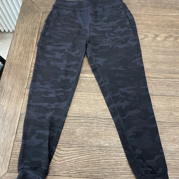 Alphalete Joggers - Picture 2 of 8